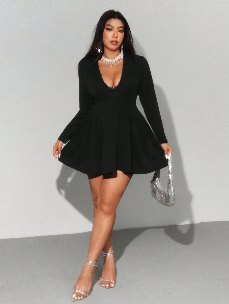 Plus Size Elegant Dress with Lace Collar