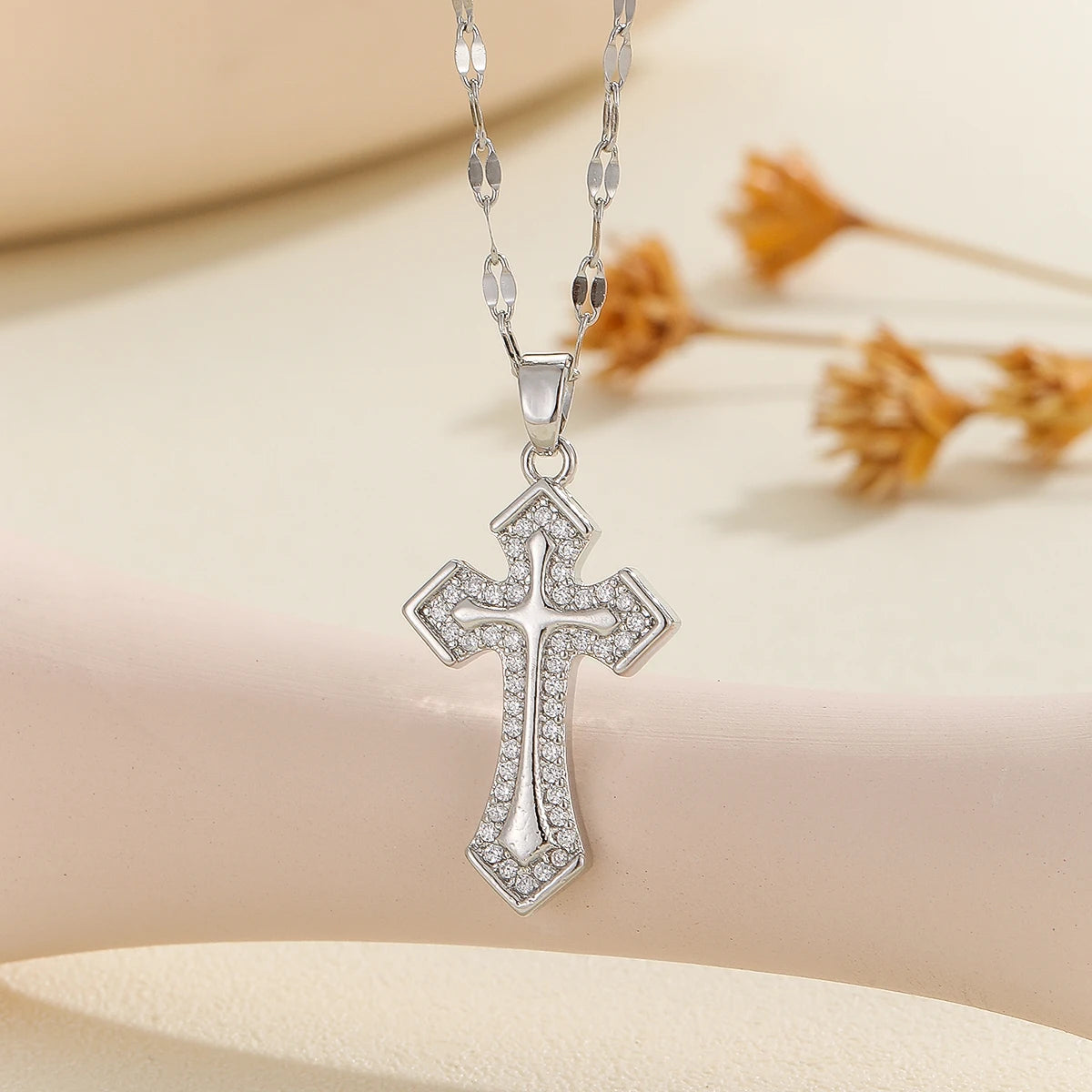 New Retro Micro-inlaid Diamond Zircon Cross Pendant - Lip Style Necklace