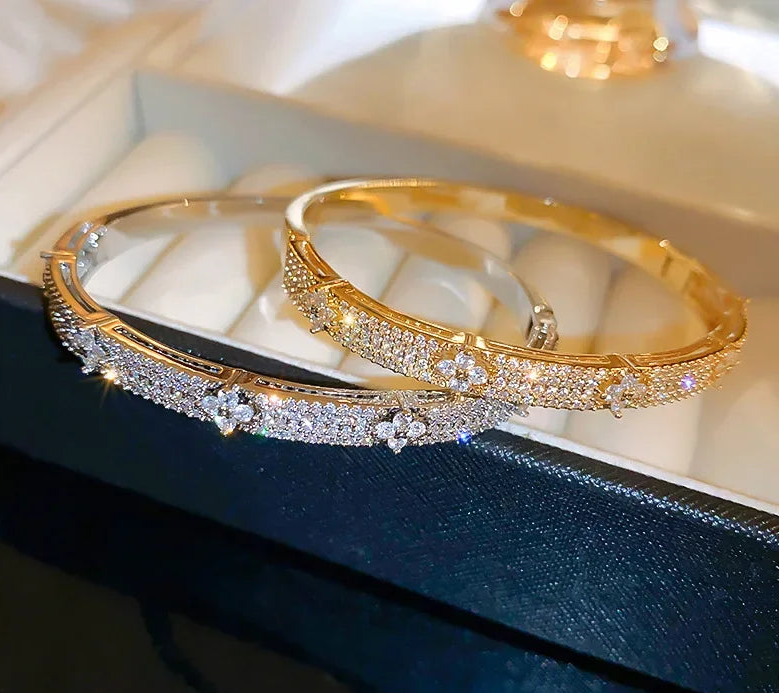 Exquisite Luxury - Diamond Zircon - Four Leaf Flower Bracelet/Bangel