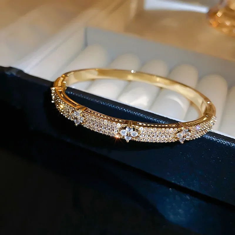 Exquisite Luxury - Diamond Zircon - Four Leaf Flower Bracelet/Bangel