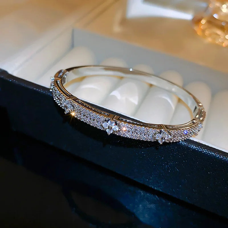 Exquisite Luxury - Diamond Zircon - Four Leaf Flower Bracelet/Bangel