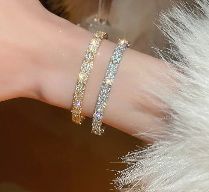 Exquisite Luxury - Diamond Zircon - Four Leaf Flower Bracelet/Bangel